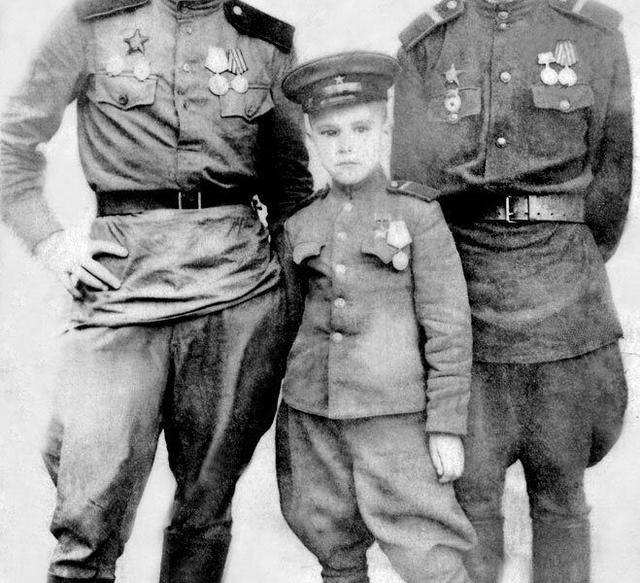 致敬：二战时期苏联红军中的童子军