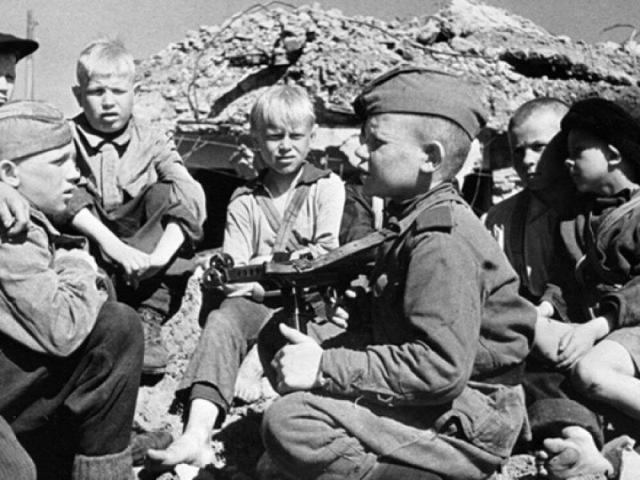 致敬：二战时期苏联红军中的童子军