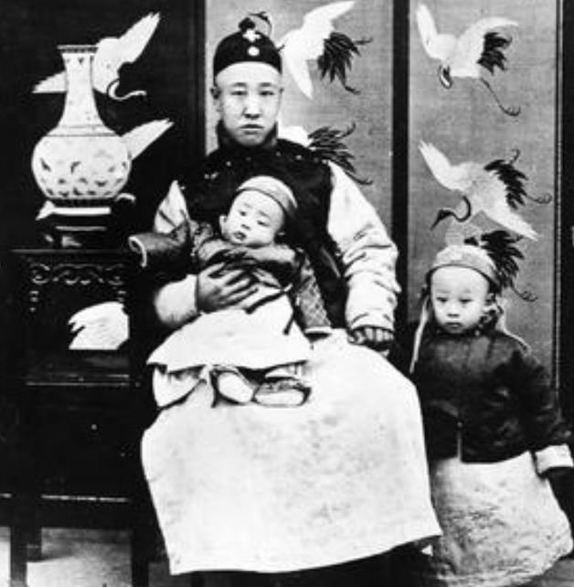 他是溥仪亲弟弟，却娶了日本皇家的女人，一个孩子至今住在日本